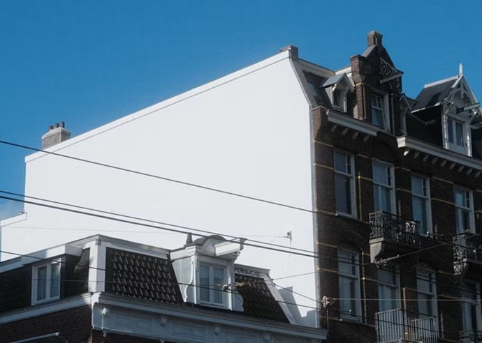 Paramento vertical impoluto tratado con protectores siloxánicos por Europa 9 en Valencia.