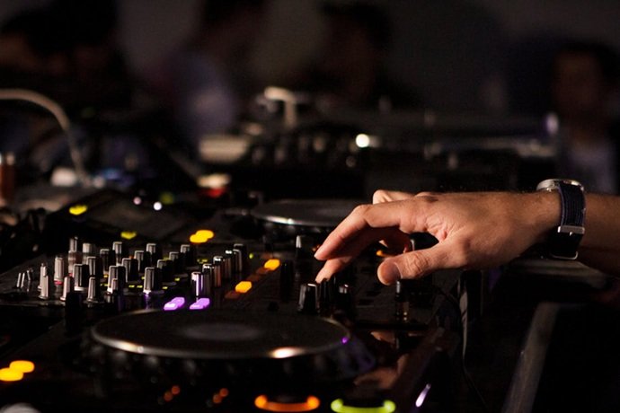 Alquiler de DJ profesional para Comuniones en Tarragona | Innovagroup
