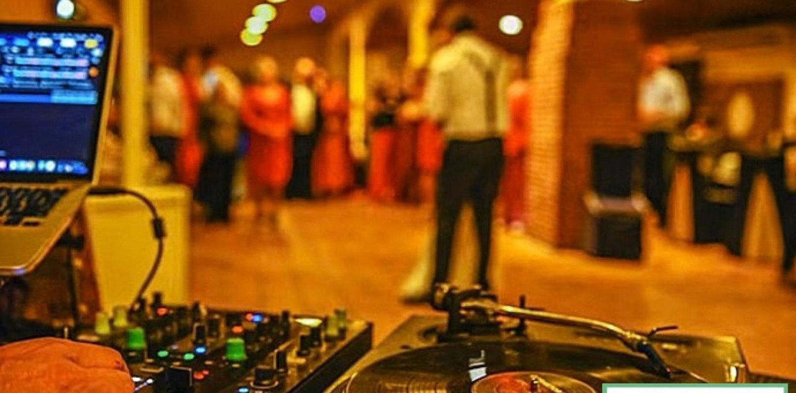 Del Banquete al Baile: La Transición Musical en Cenas de Empresa por Discotecas Móviles Innovagroup