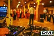 Del Banquete al Baile: La Transición Musical en Cenas de Empresa por Discotecas Móviles Innovagroup