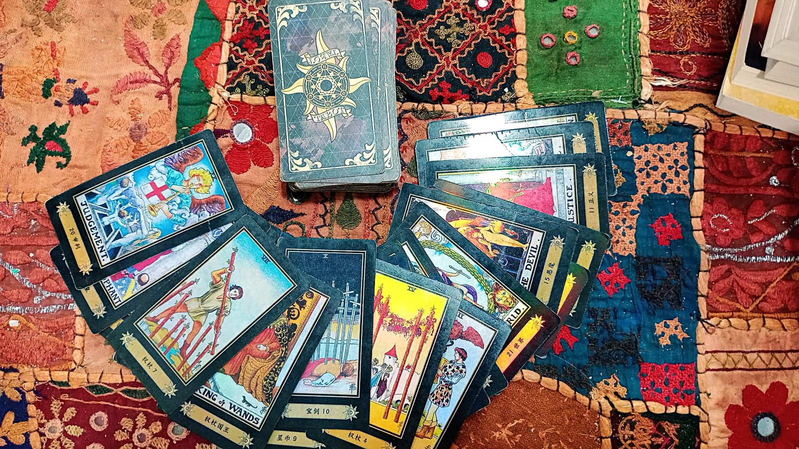 Adisa: la guía personal para traducir el guion cifrado de su vida con Tarot.